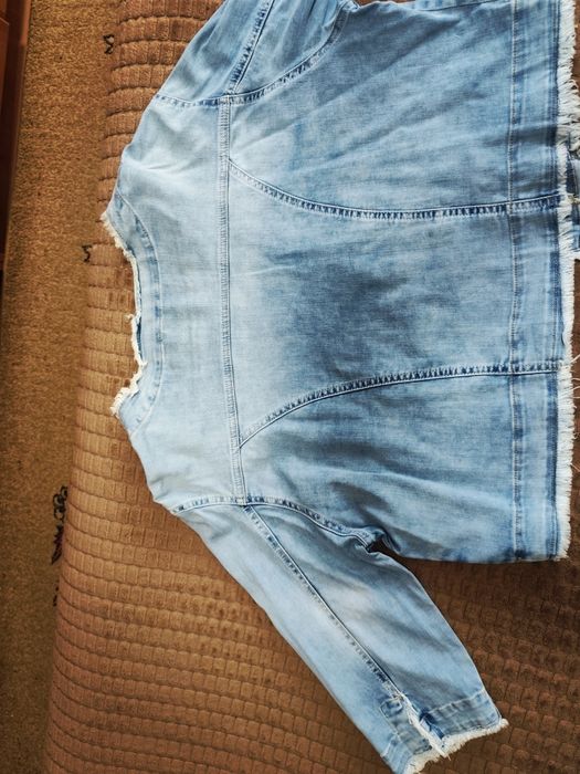 Пиджак-болеро джинсовый.