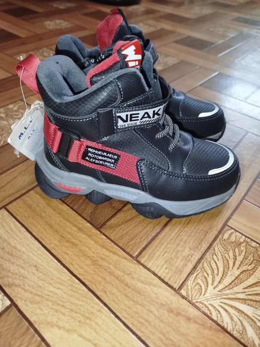 Продам дитячі ботинки