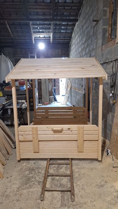 Piaskownica dla dzieci z dachem