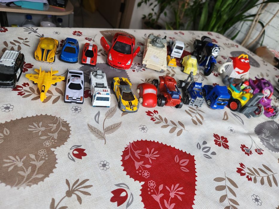 Лот игрушек машинок