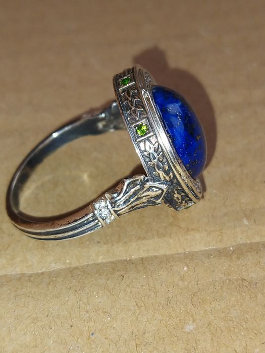 Срібний перстень з камінням