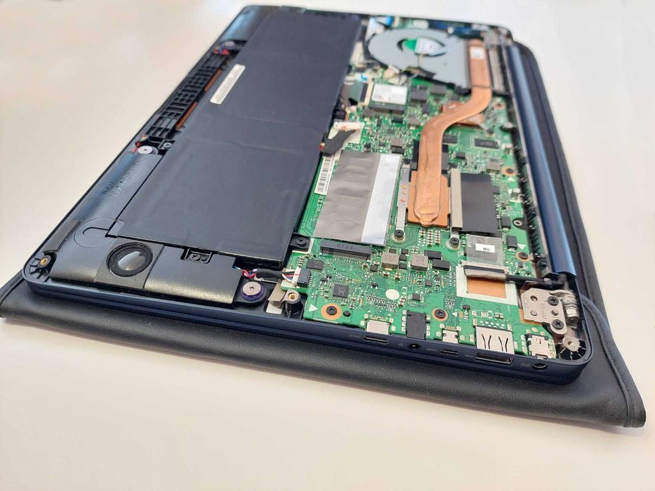 Portátil avariado para peças - ASUS ZenBook UX430UQ