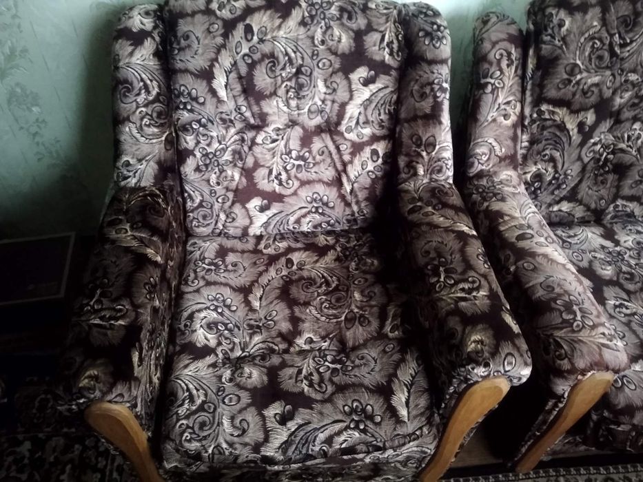 Диван та два крісла