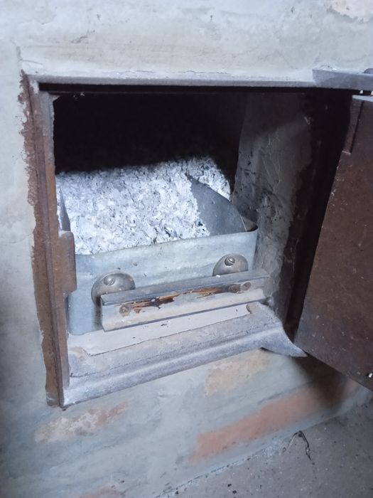 Пепел,зола,попіл,древесный,дров'яний.