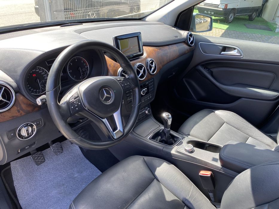 Mercedes-Benz B180d - 112 mil kms