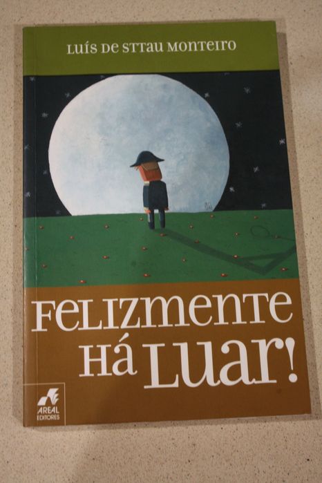 Livro "Felizmente há luar"