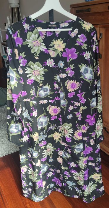 Sukienka w fioletowe kwiaty