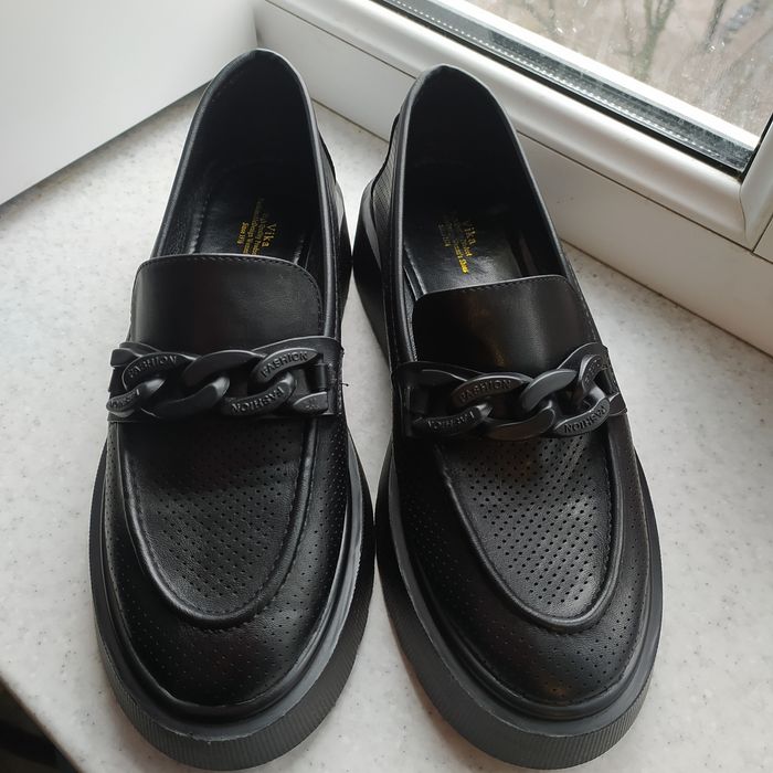 Продам туфлі демесізонні.