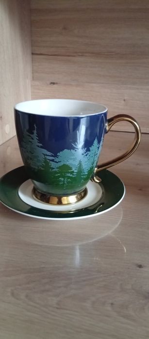 Duża porcelanowa filiżanka kubek z talerzykiem