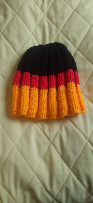 Шапочка жіноча  в гарному стані