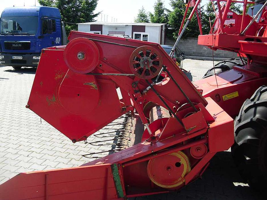 Зерноуборочный комбайн Massey Ferguson 330