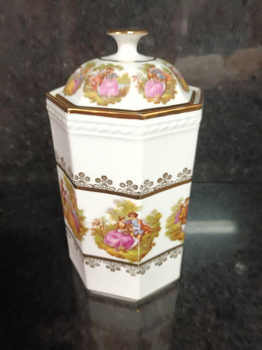 Pote de Porcelana pintado com Fio de Ouro