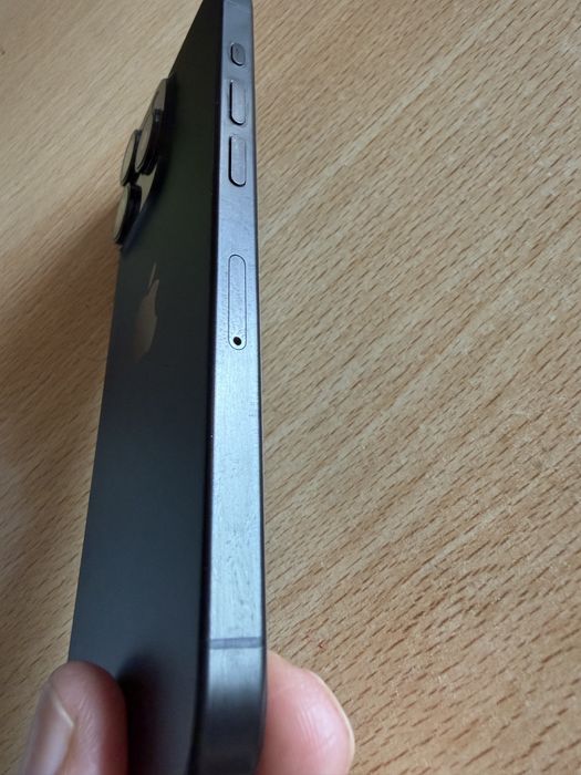 Iphone 15pro titanio preto