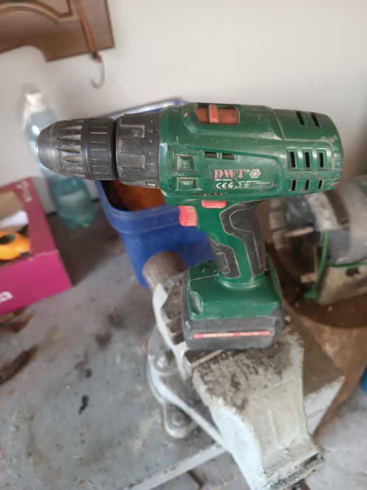 Шуруповерт  DWT.
