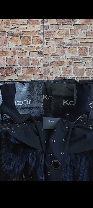 Czarne zamszowe botki na szpilce Marki Kazar