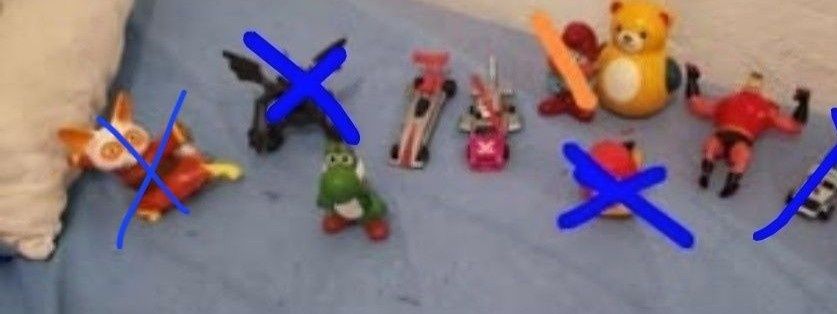 Diversos bonecos para brincar ou colecionar