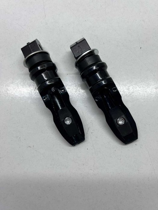Conjunto de 2 Pedais Traseiros Pretos e Vermelhos para Mota