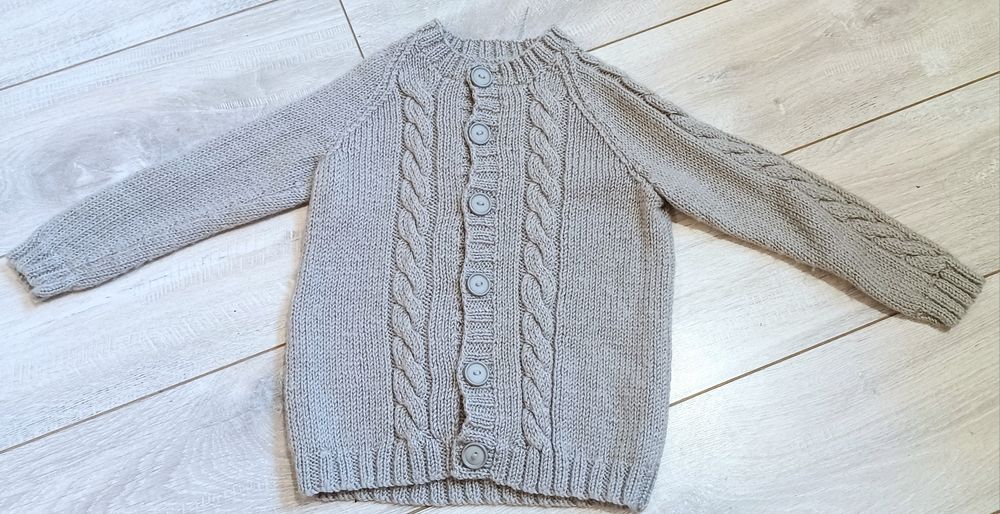 Sweterek ręcznie robiony 110 dziewczynka
