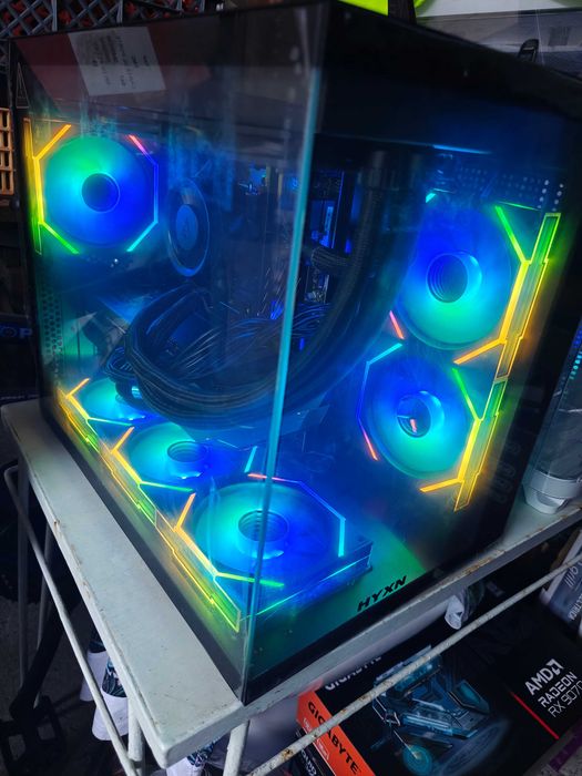 PC Gaming 9800x3D + 9070xt