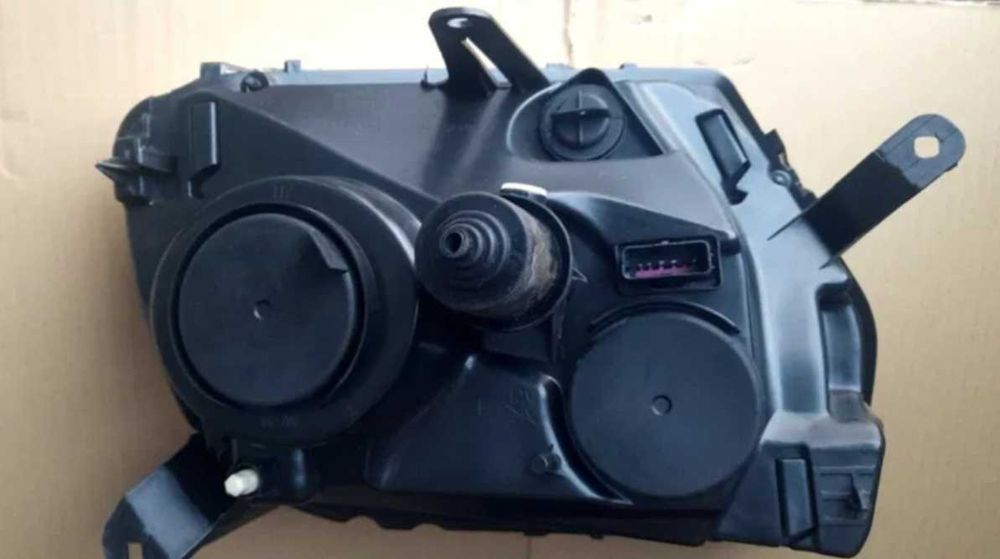 Фара ліва Renault Duster 10-15 рік