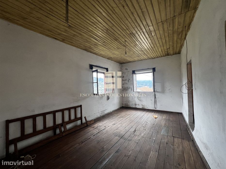 Moradia para restaurar com vista Rio Douro