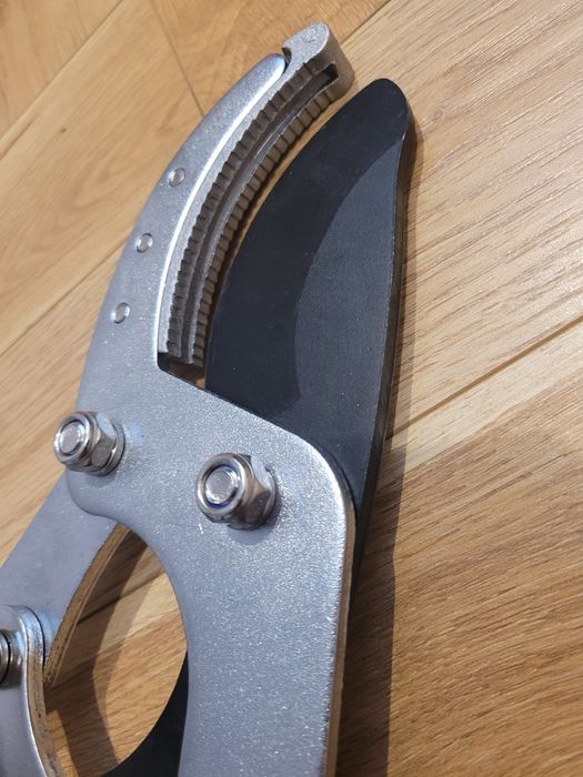 Nożyce sekator do gałęzi Airaj