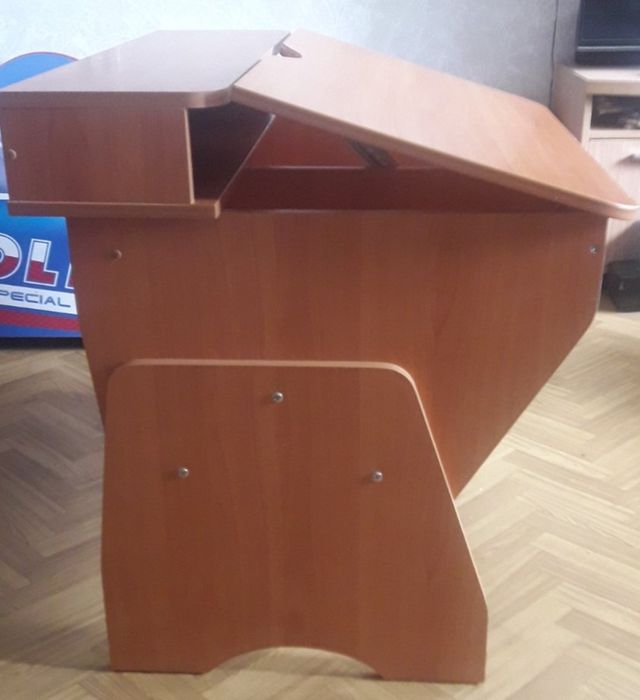 Шкільна парта регульована