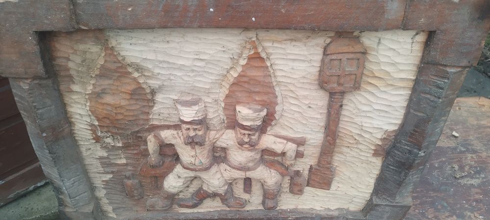 Płaskorzeźba w drewnie