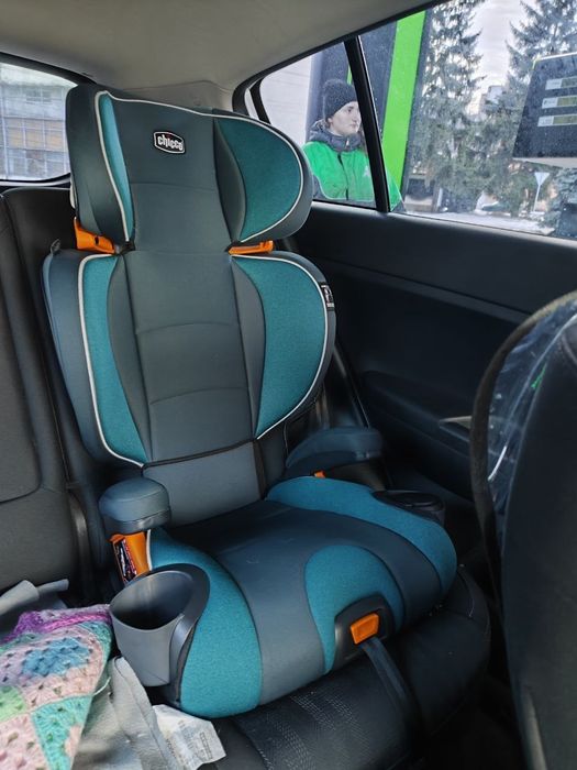 Автокрісло Chicco Kidfit 4 - 12 років
