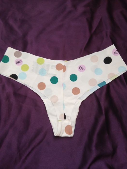 Безшовні трусики-стрінги Victoria's Secret