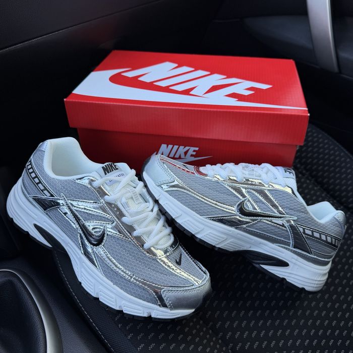 Жіночі кросівки найк інітіатор сірі  Nike Initiator Grey Silver Castom