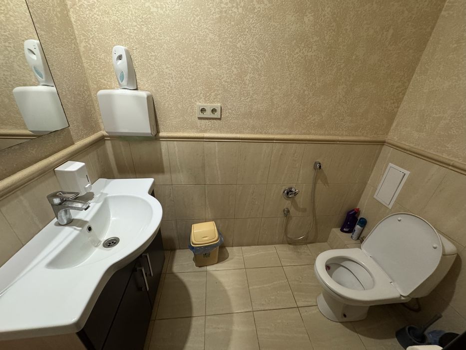 Оренда приміщення, ЦЕНТР, н/б, фасад, недорого.