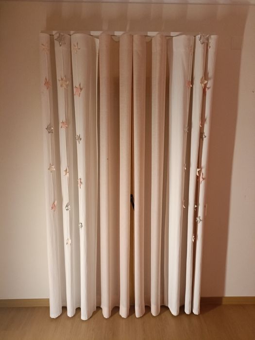 Cortinados - Com calhas que incluem mecanismo abertura / fecho fácil