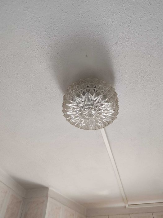 Vendo candeeiro de teto em vidro. Como novo.