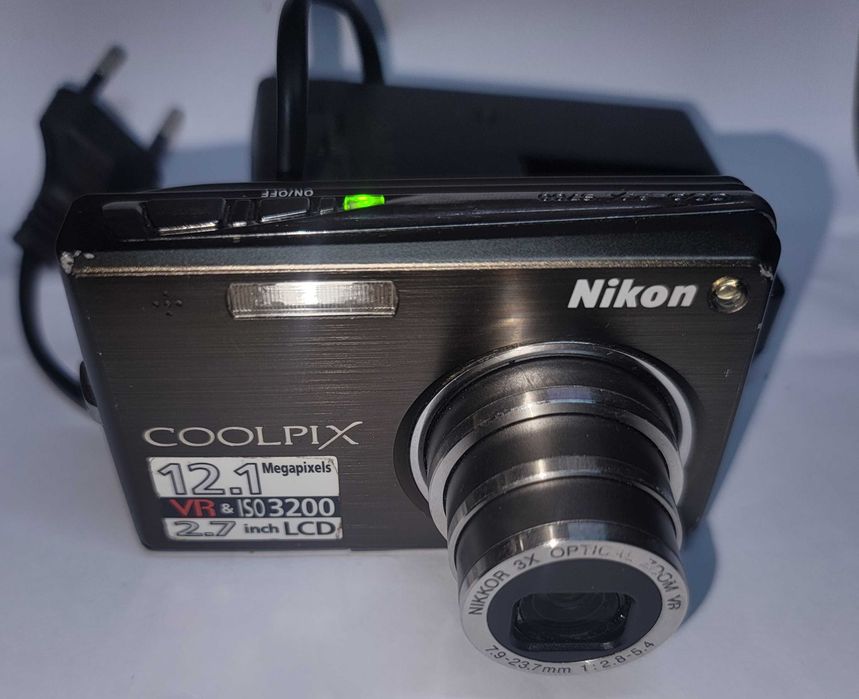 Фотоапарат цифровая  Nikon Coolpix S700,сттуэт sharp
