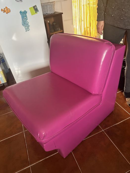 Sofá rosa de salão de cabeleireiro