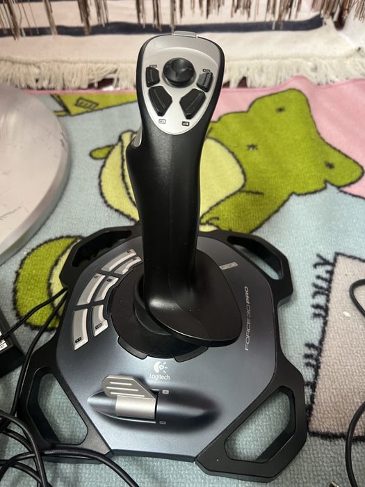 Игровой переключатель Logitech