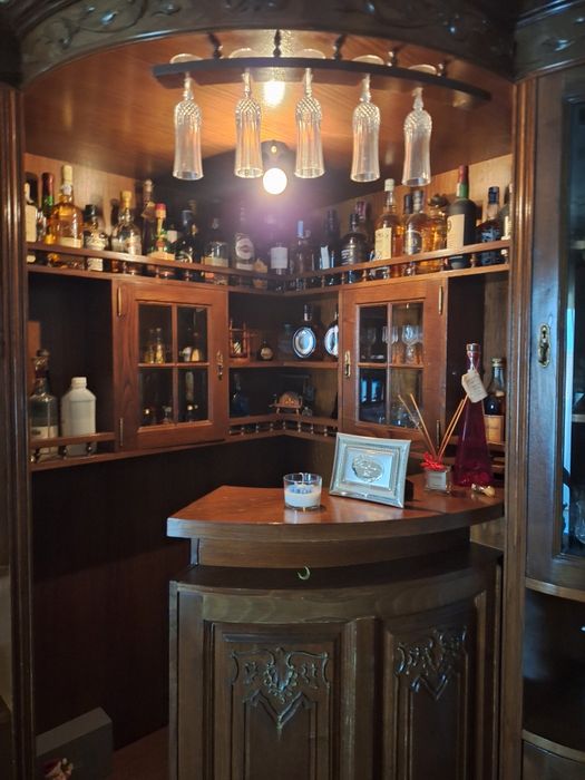 Um  bar  ,em  muito   bom  estado