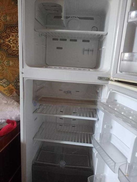 Продам холодильник Самсунг саморозморозка