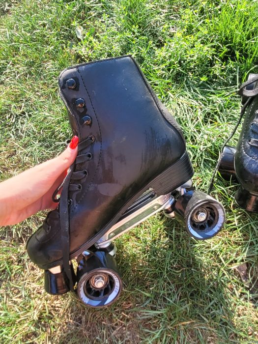 Wrotki damskie figurowe - skórzane