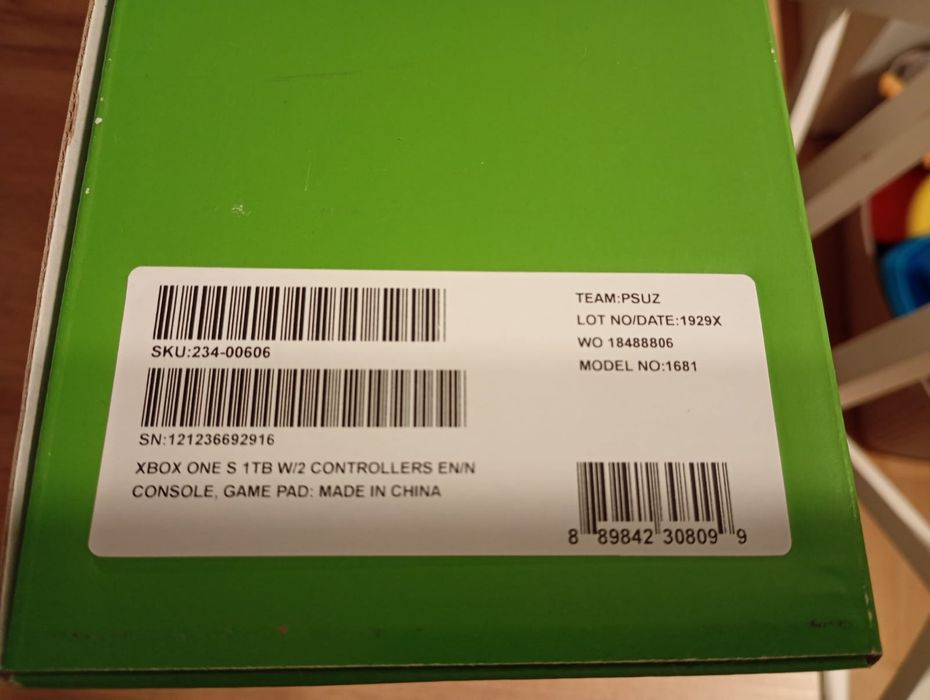 Konsola Xbox one S 1TB  z napędem 2 Pady