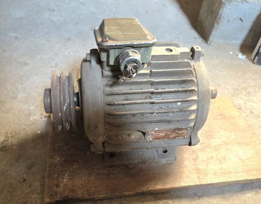 Электродвигатель 4 кВт 3000 об/мин 380В (4А100S2)