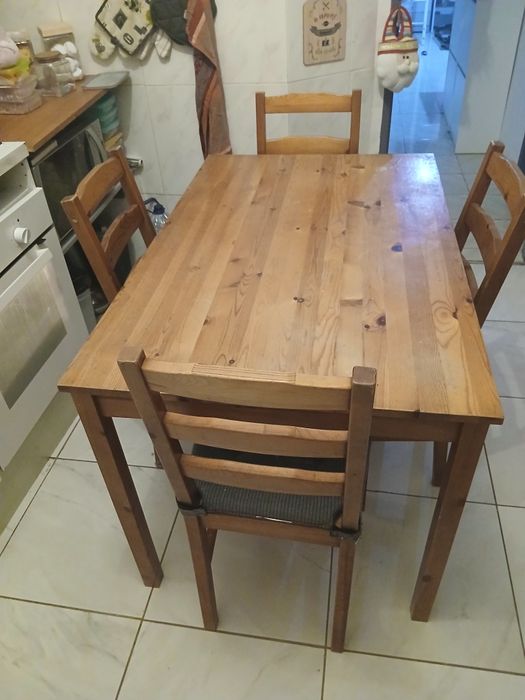 Mesa com 4 cadeiras