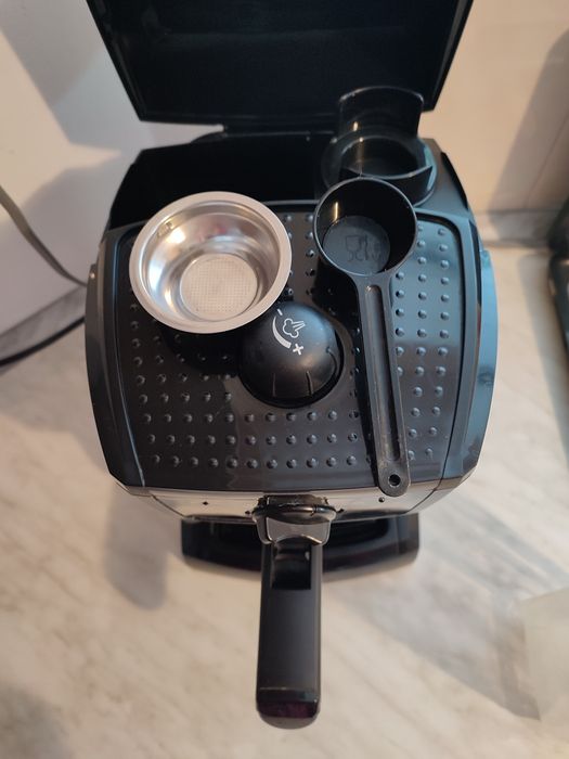 Кофеварка DELONGHI EC 146.B Black, практически новая