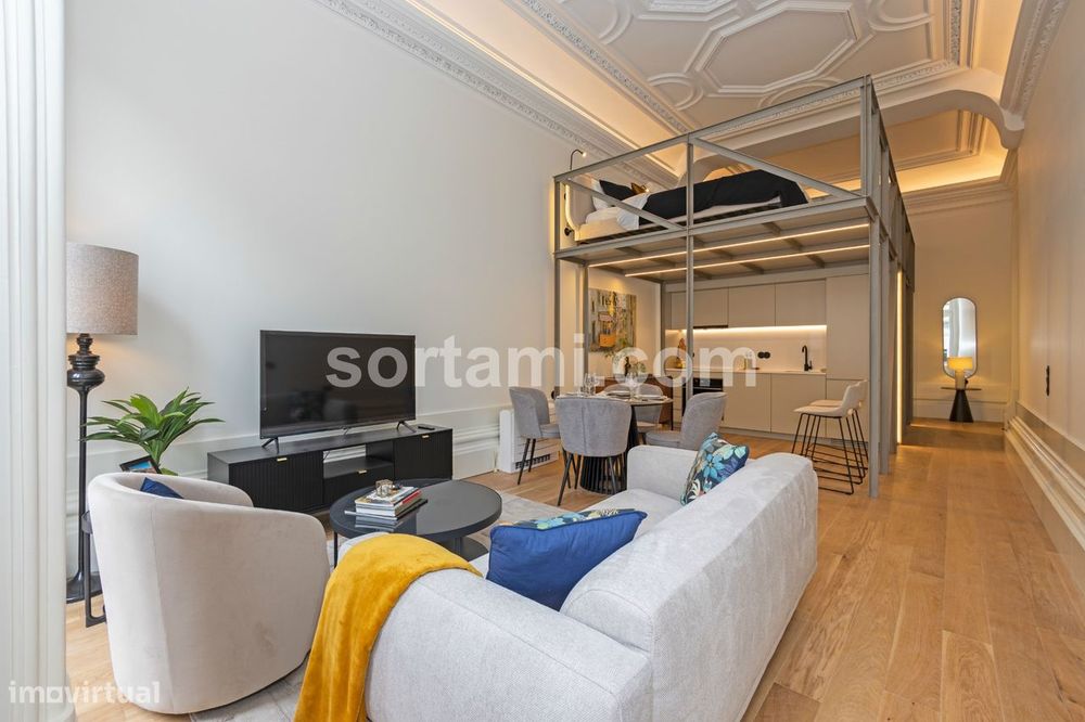 T0+1 Apartment for Sale in Cedofeita, Santo Ildefonso, Sé, Miragaia, and Sã