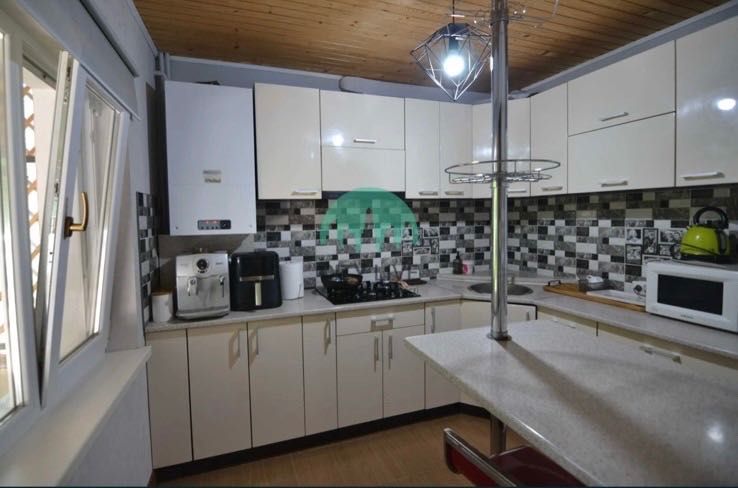 Здається в оренду двоповерховий будинок у, м. Косів .