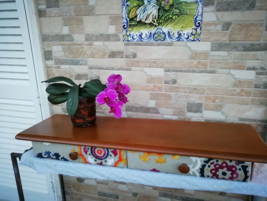 Credencia de Fixar Na Parede Nova Com Gavetas Muito Bonita