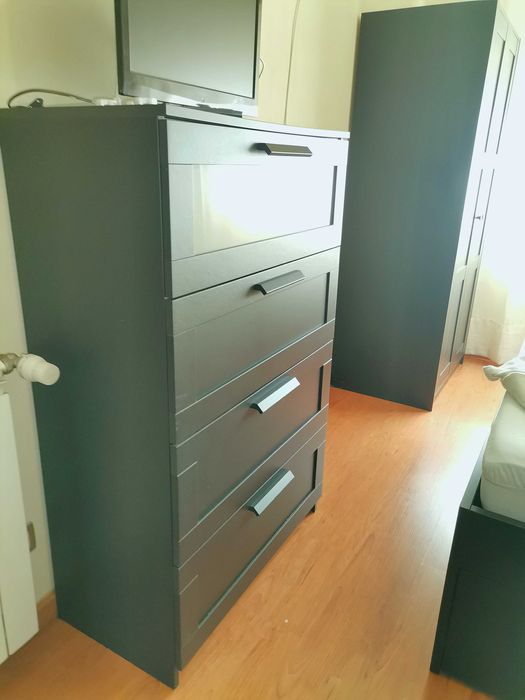 Quarto "cama; roupeiro; cómoda vertical e mesas de cabeçeira" Ikea