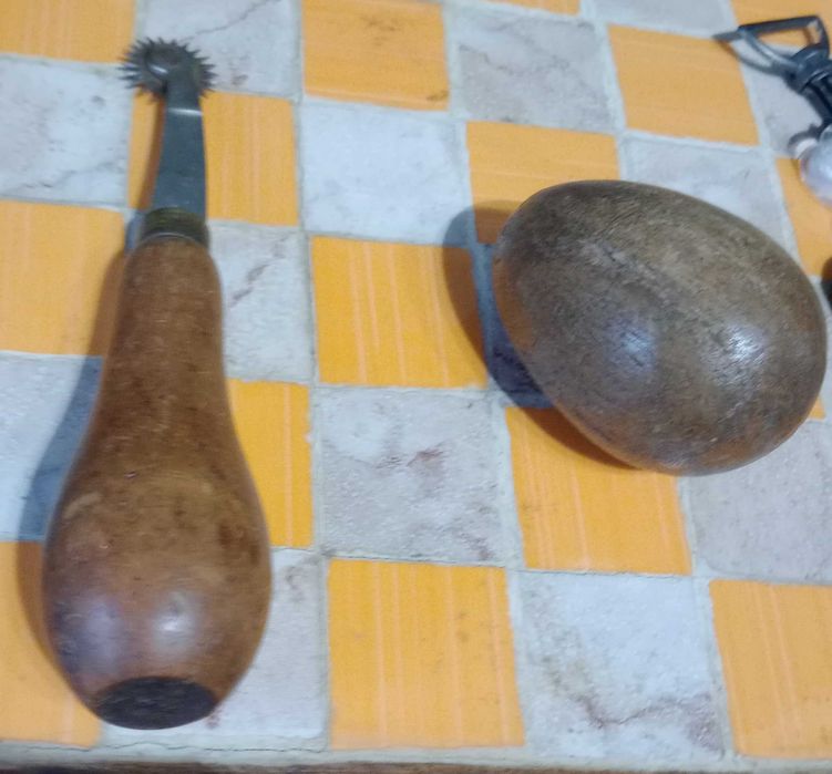 Lote de artigos de costura, formado por 26 peças - Ver descrição