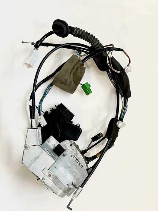 Замок двери Subaru Outback задний левый